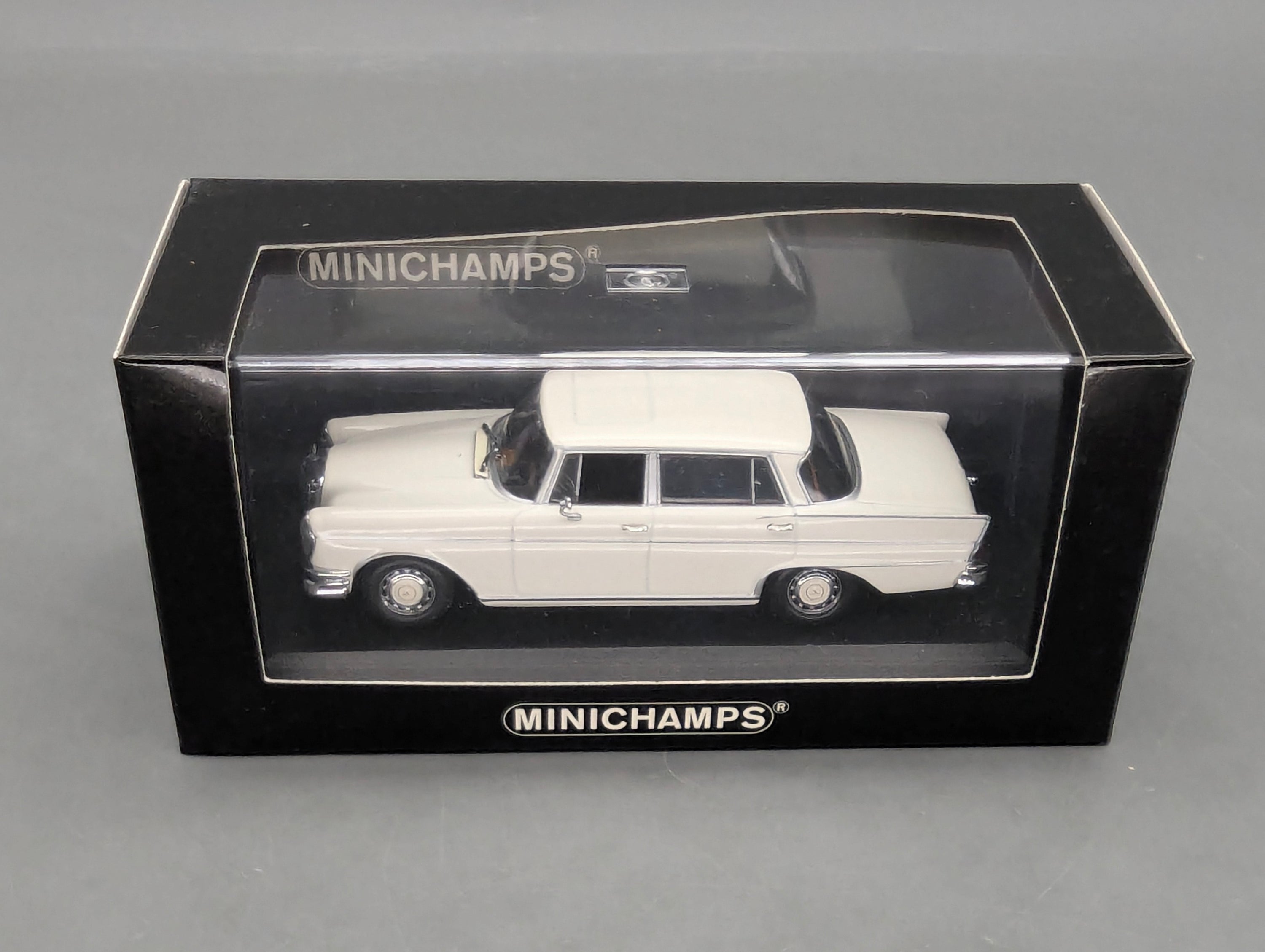 Modellautos 1:43 Minichamps Mercedes-Benz 300 SEL 6.3 1968 Weiß mit OVP