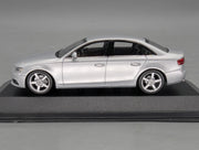 Modellautos 1:43 Minichamps Audi A4 3.2 Quattro Eis Silber Metallic mit OVP