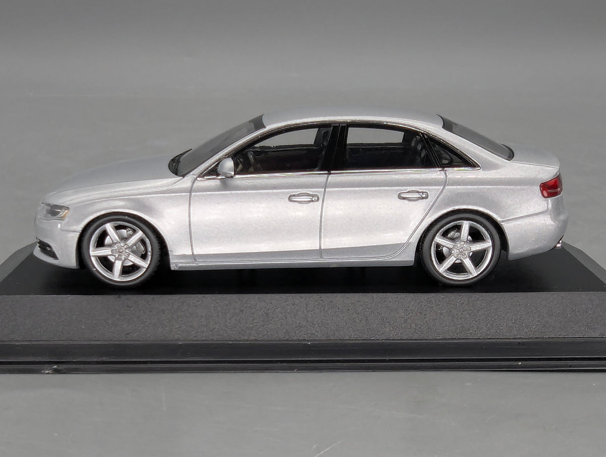 Modellautos 1:43 Minichamps Audi A4 3.2 Quattro Eis Silber Metallic mit OVP