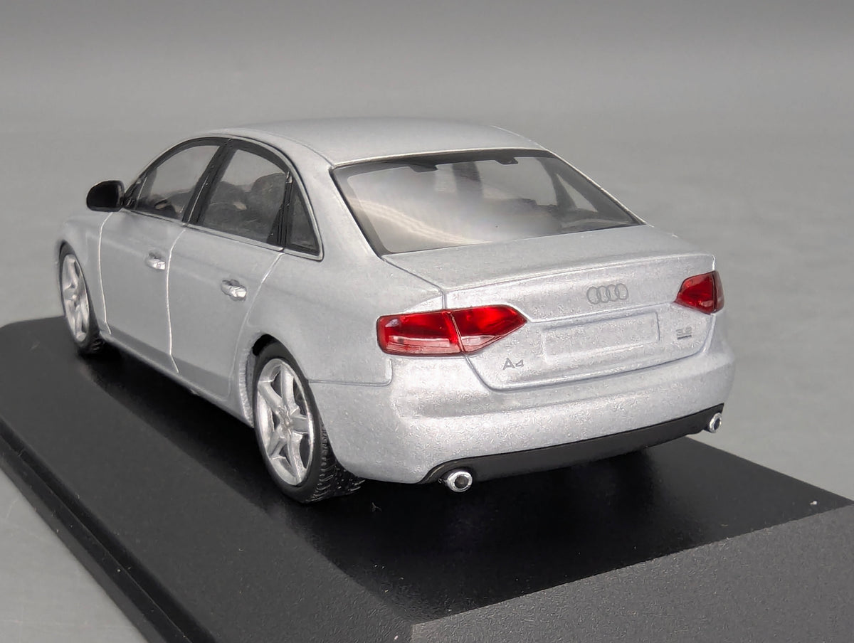 Modellautos 1:43 Minichamps Audi A4 3.2 Quattro Eis Silber Metallic mit OVP