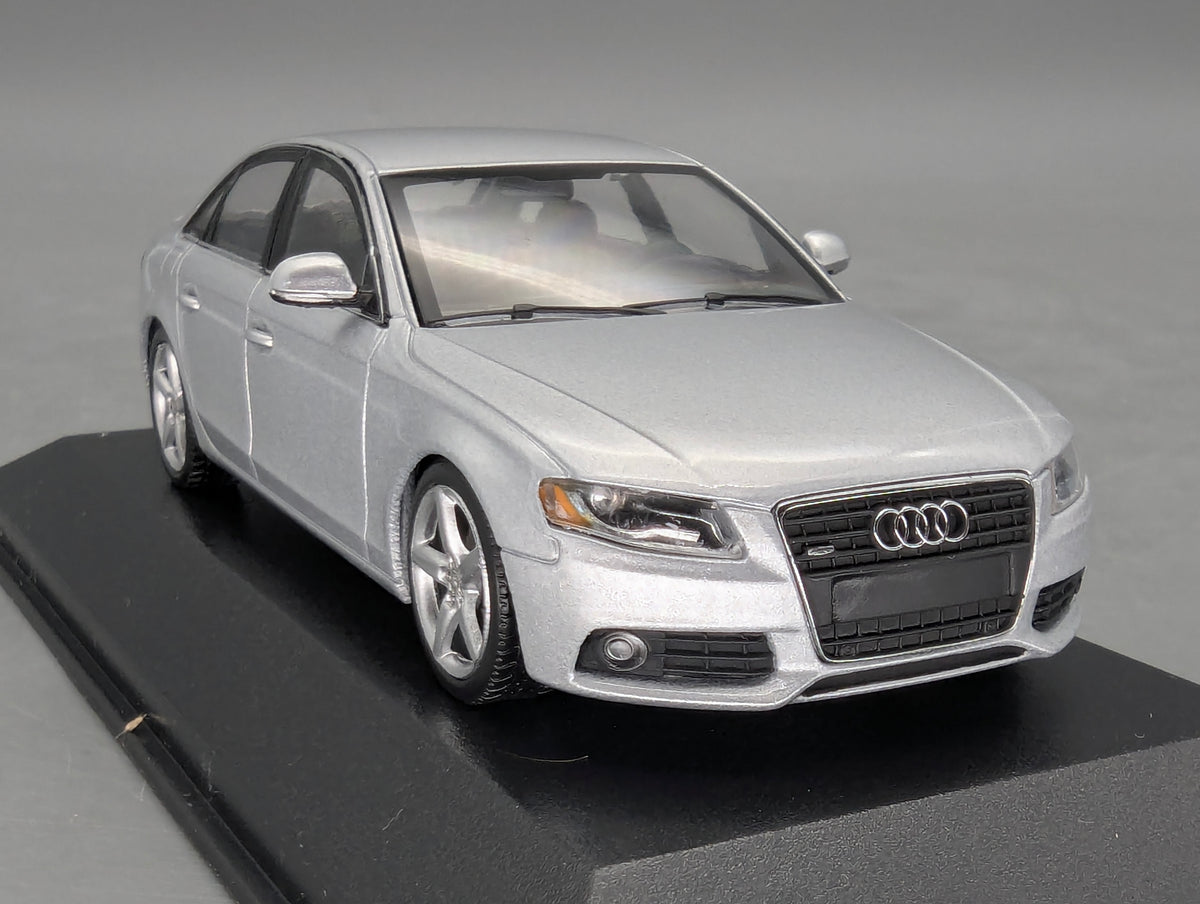 Modellautos 1:43 Minichamps Audi A4 3.2 Quattro Eis Silber Metallic mit OVP