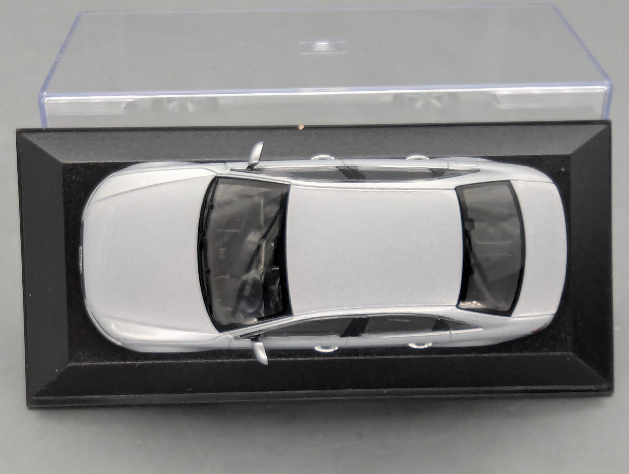 Modellautos 1:43 Minichamps Audi A4 3.2 Quattro Eis Silber Metallic mit OVP