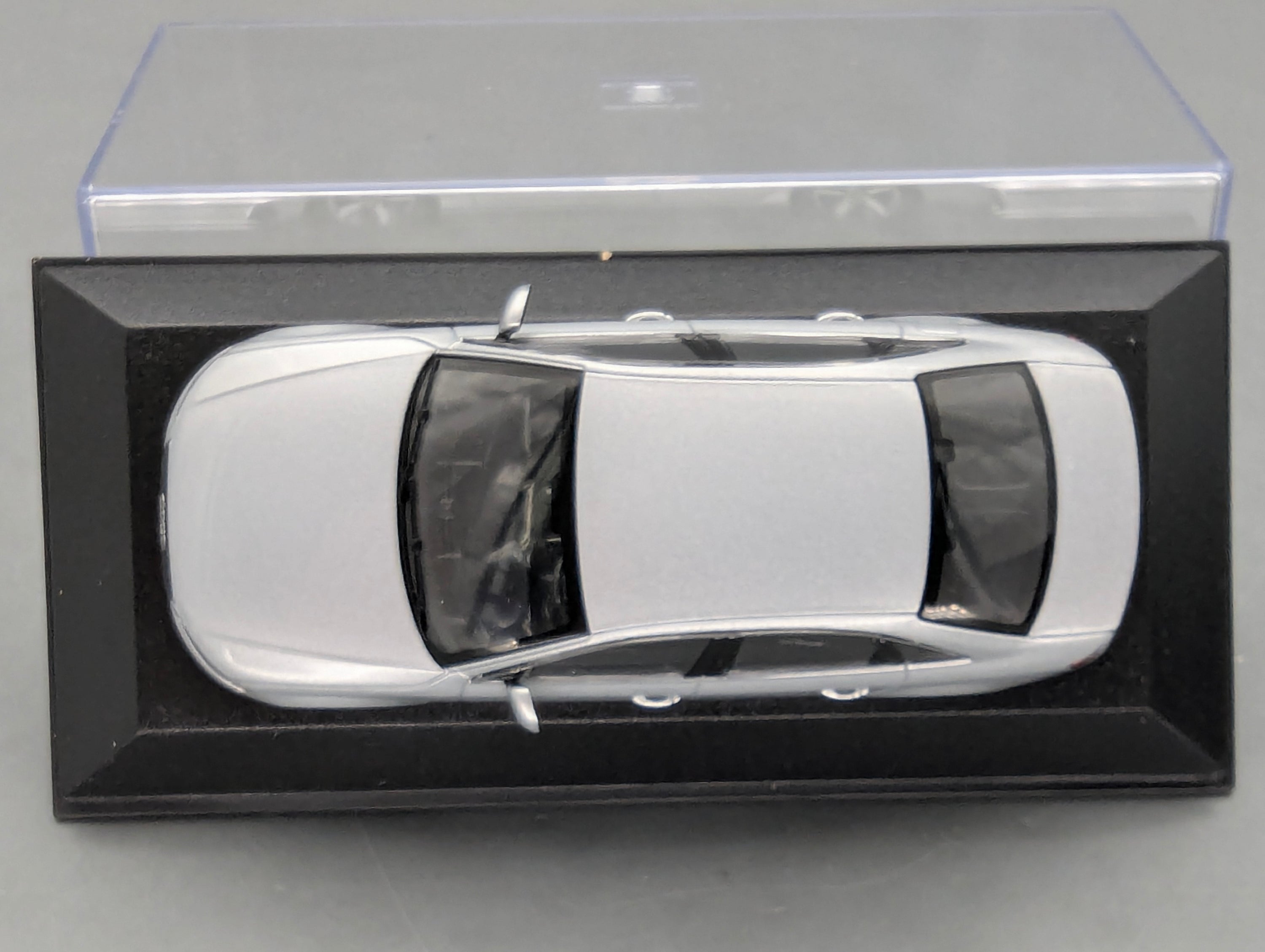 Modellautos 1:43 Minichamps Audi A4 3.2 Quattro Eis Silber Metallic mit OVP