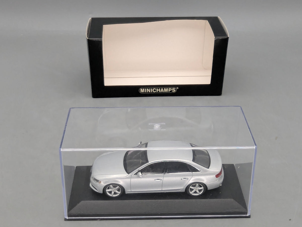 Modellautos 1:43 Minichamps Audi A4 3.2 Quattro Eis Silber Metallic mit OVP