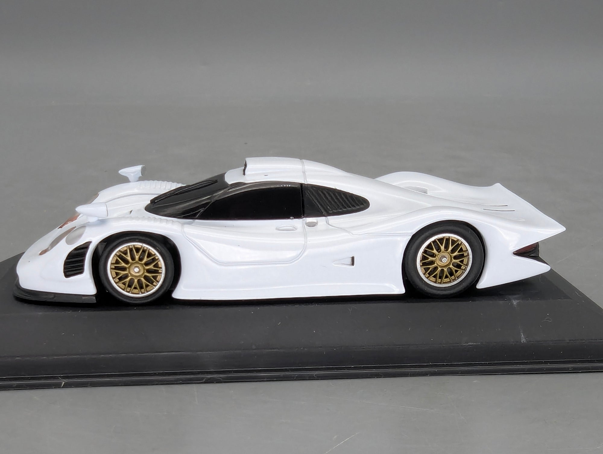 Modellautos 1:43 Minichamps Porsche 911 GT1 Street 1998 Weiß mit OVP