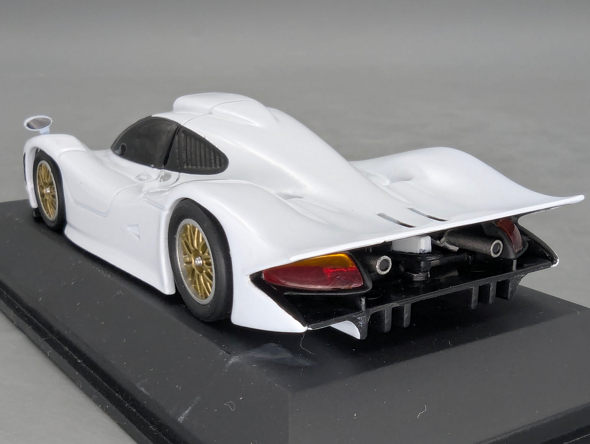 Modellautos 1:43 Minichamps Porsche 911 GT1 Street 1998 Weiß mit OVP