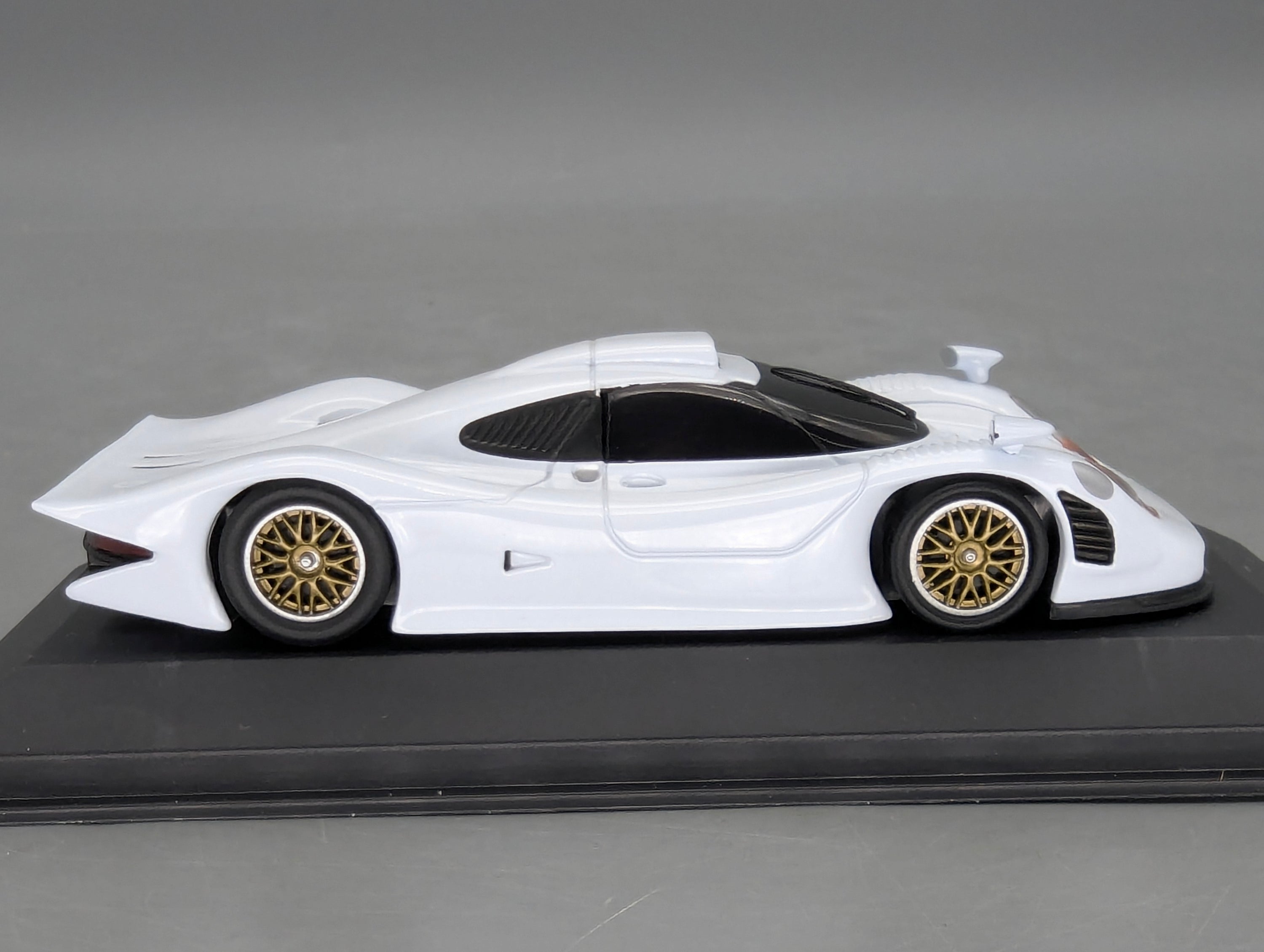 Modellautos 1:43 Minichamps Porsche 911 GT1 Street 1998 Weiß mit OVP