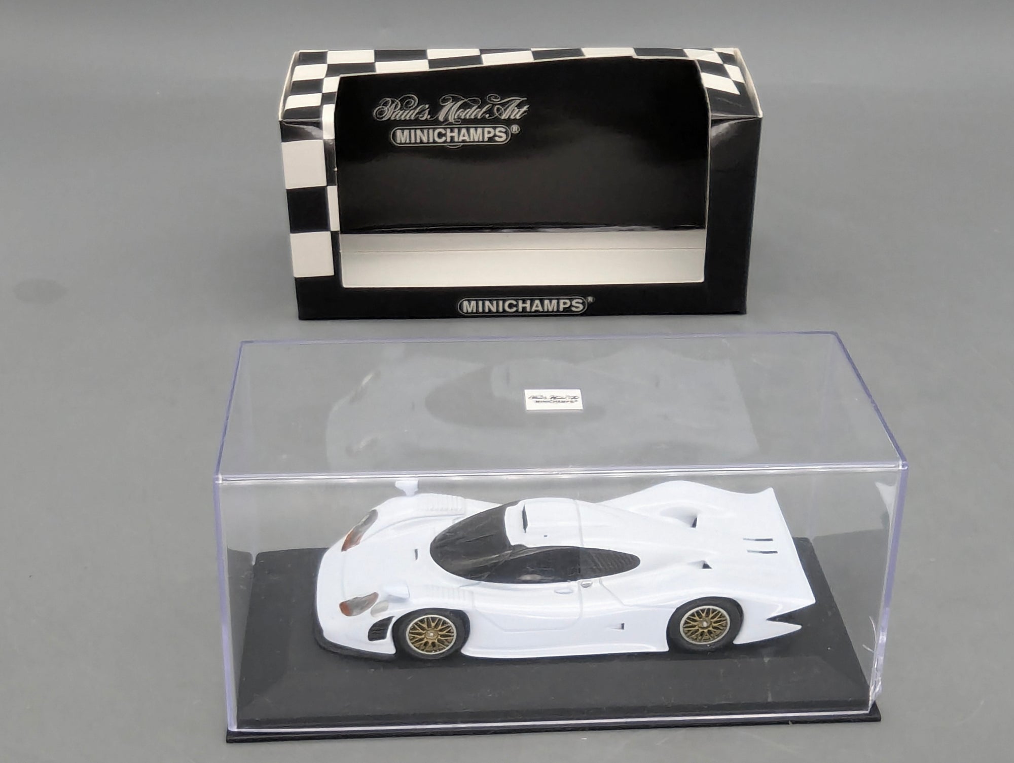 Modellautos 1:43 Minichamps Porsche 911 GT1 Street 1998 Weiß mit OVP