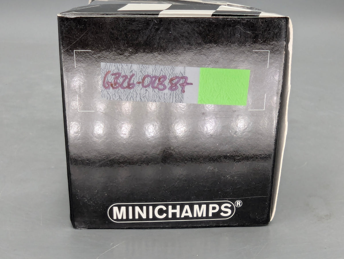 Modellautos 1:43 Minichamps Porsche 911 GT1 Street 1998 Weiß mit OVP