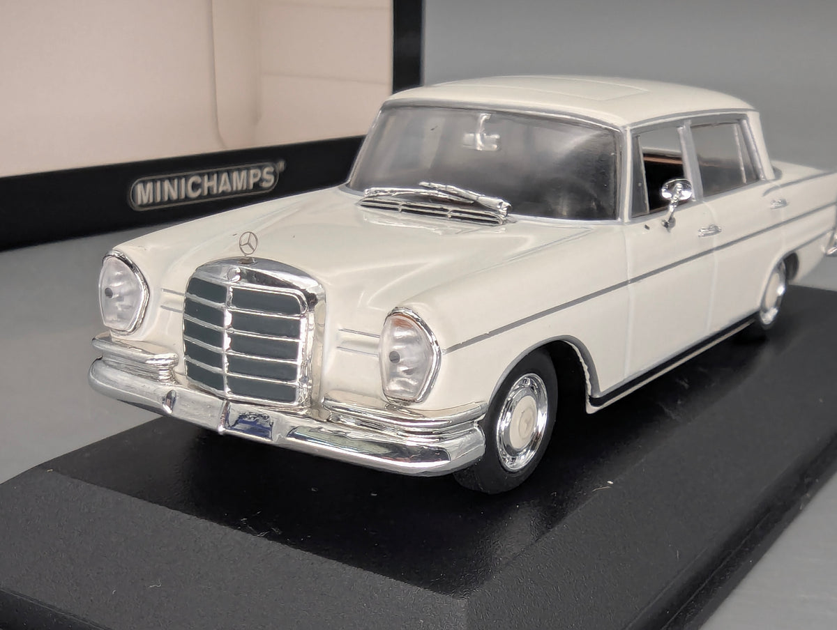 Modellautos 1:43 Minichamps Mercedes-Benz 300 SEL 6.3 1968 Weiß mit OVP