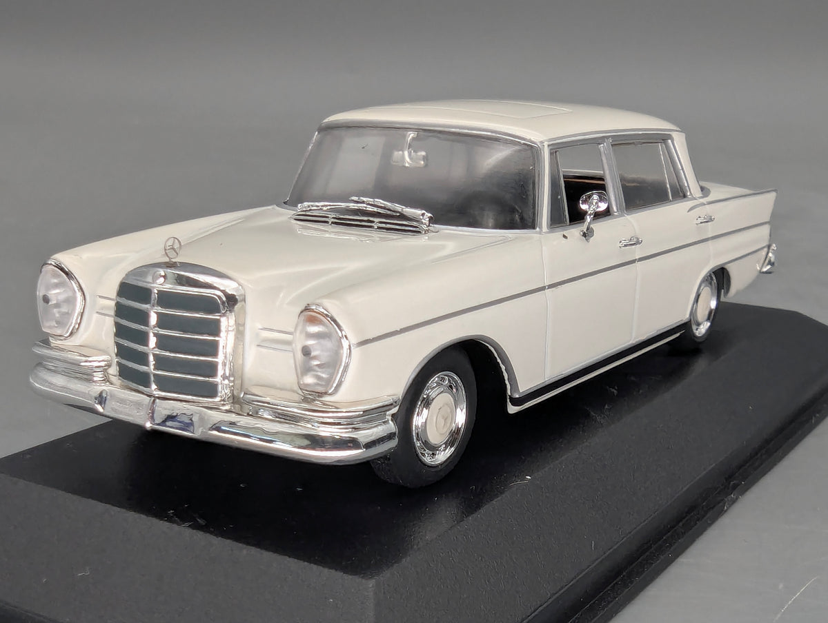 Modellautos 1:43 Minichamps Mercedes-Benz 300 SEL 6.3 1968 Weiß mit OVP