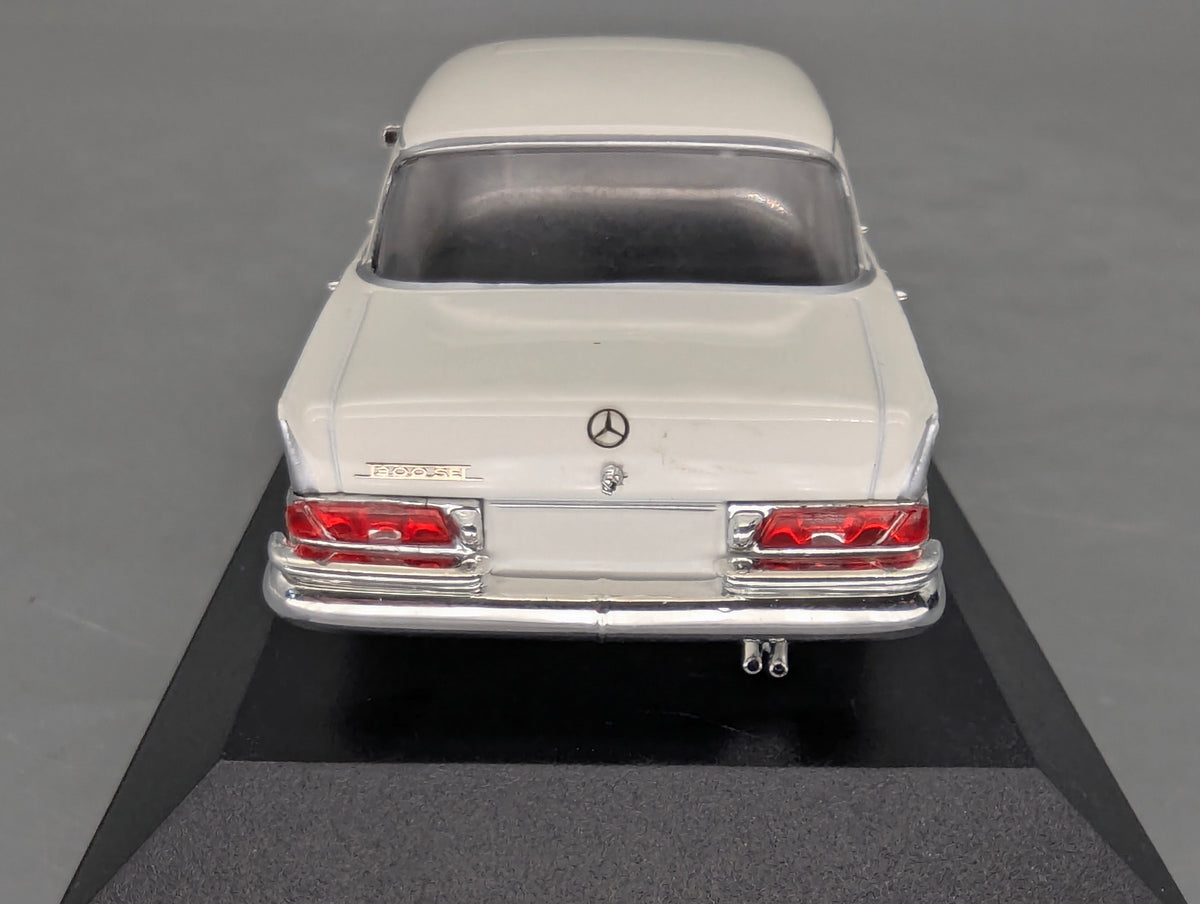 Modellautos 1:43 Minichamps Mercedes-Benz 300 SEL 6.3 1968 Weiß mit OVP