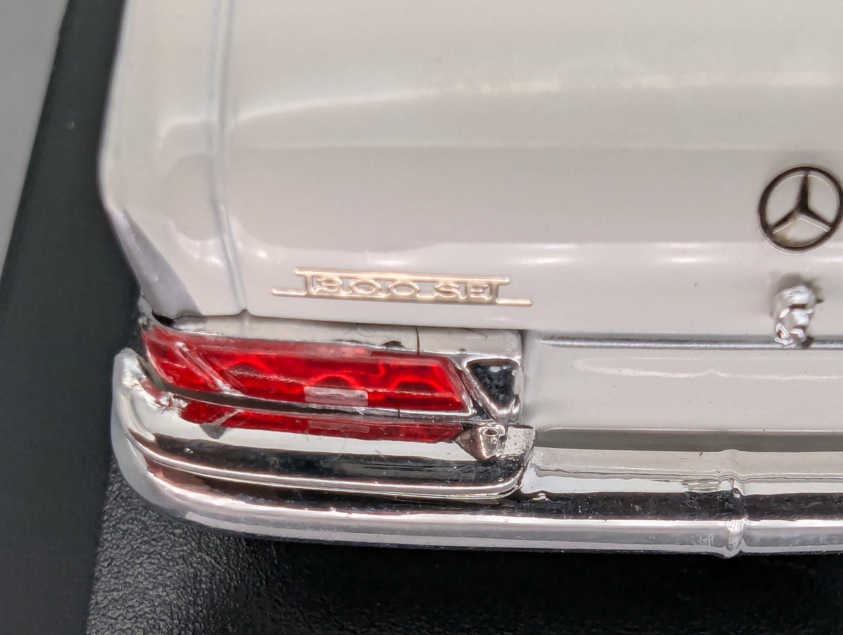 Modellautos 1:43 Minichamps Mercedes-Benz 300 SEL 6.3 1968 Weiß mit OVP