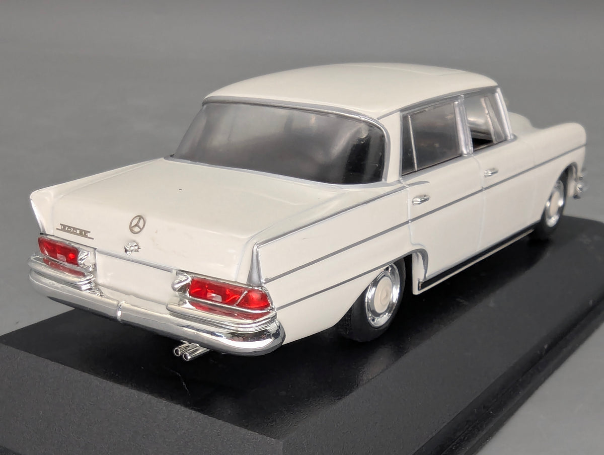 Modellautos 1:43 Minichamps Mercedes-Benz 300 SEL 6.3 1968 Weiß mit OVP