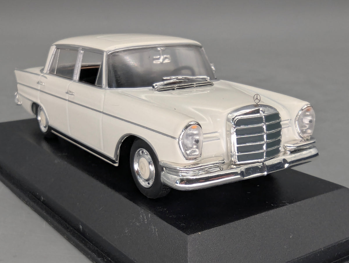 Modellautos 1:43 Minichamps Mercedes-Benz 300 SEL 6.3 1968 Weiß mit OVP