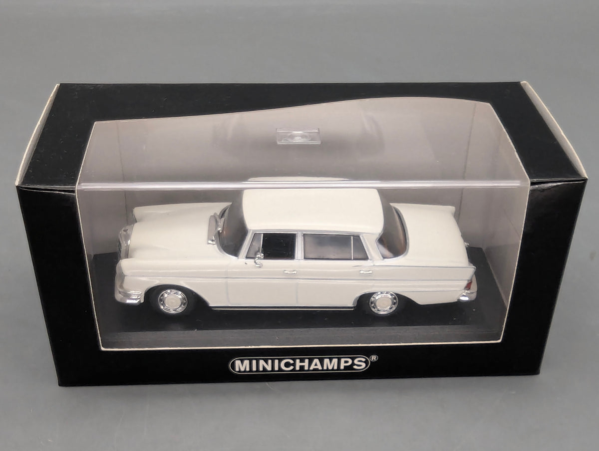 Modellautos 1:43 Minichamps Mercedes-Benz 300 SEL 6.3 1968 Weiß mit OVP