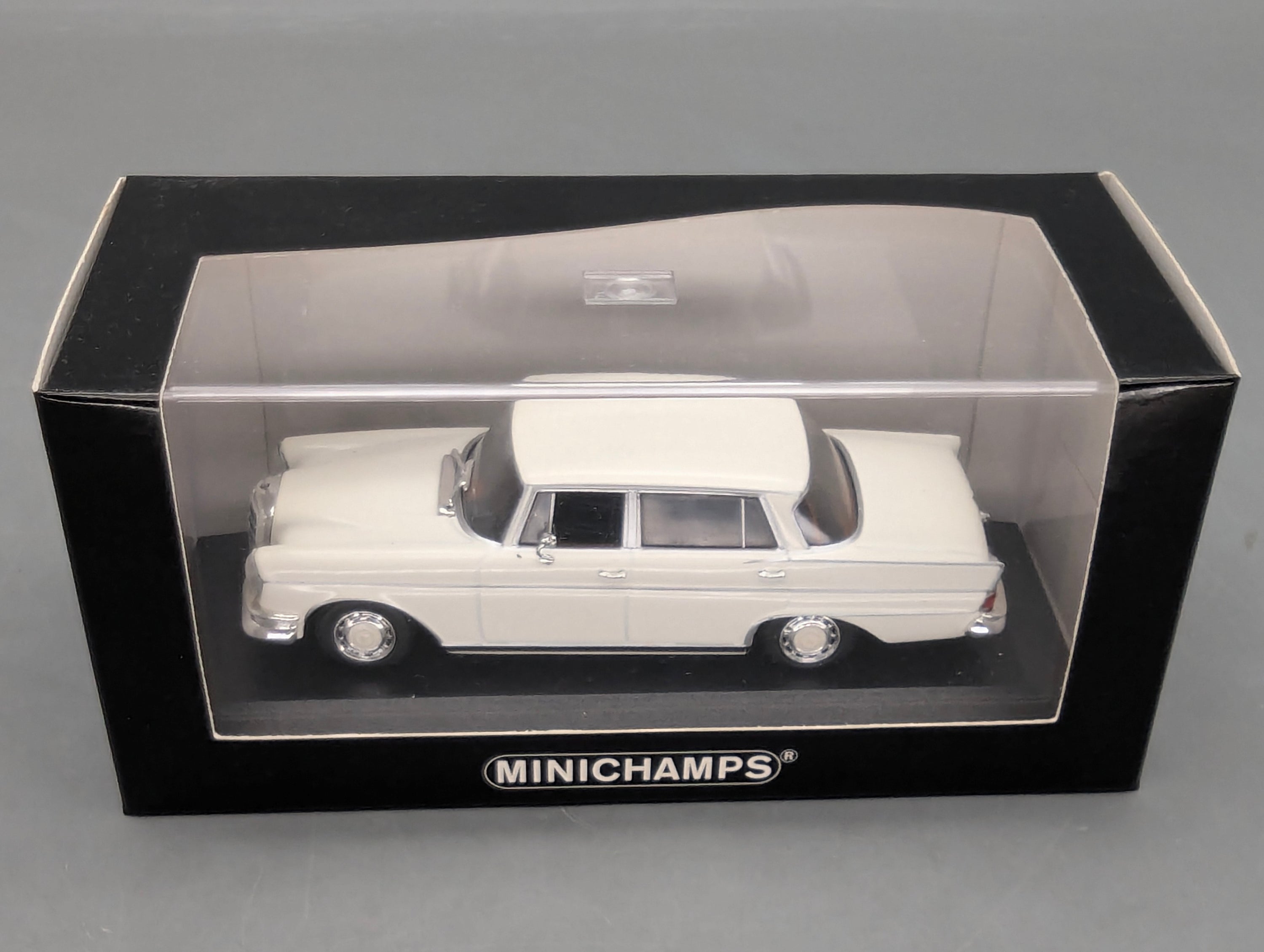 Modellautos 1:43 Minichamps Mercedes-Benz 300 SEL 6.3 1968 Weiß mit OVP
