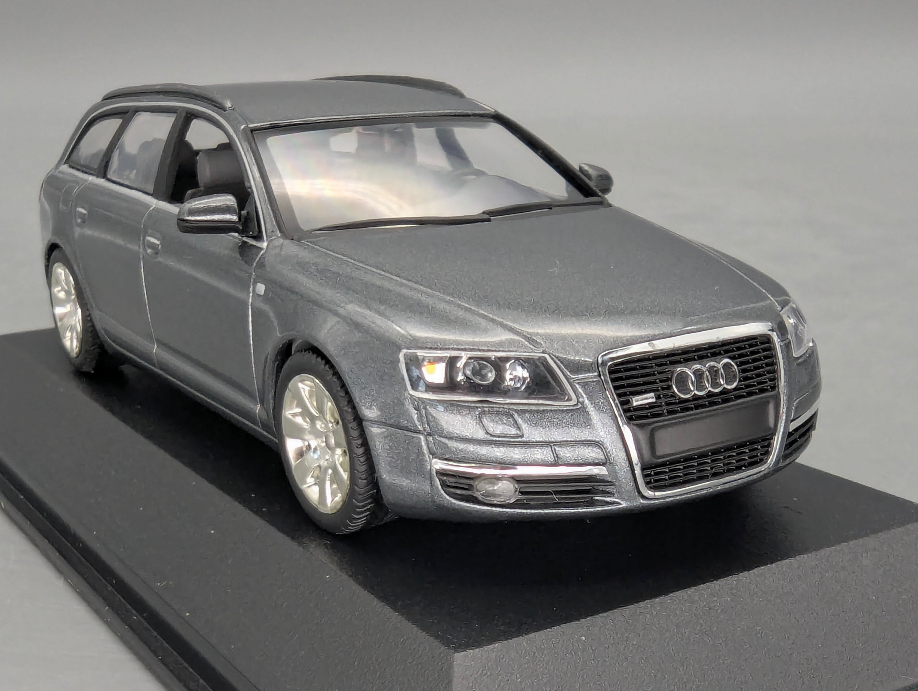 Modellautos 1:43 Minichamps Audi A6 Avant Atlasgrau Metallic mit OVP