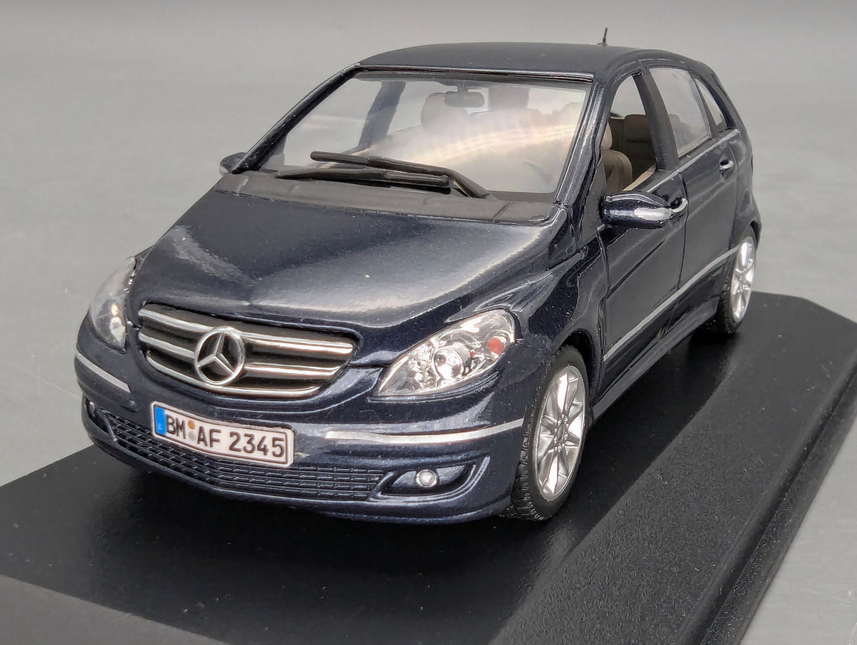 Modellautos 1:43 Minichamps Mercedes-Benz B-Klasse B200 Sport Midnight Blue mit OVP
