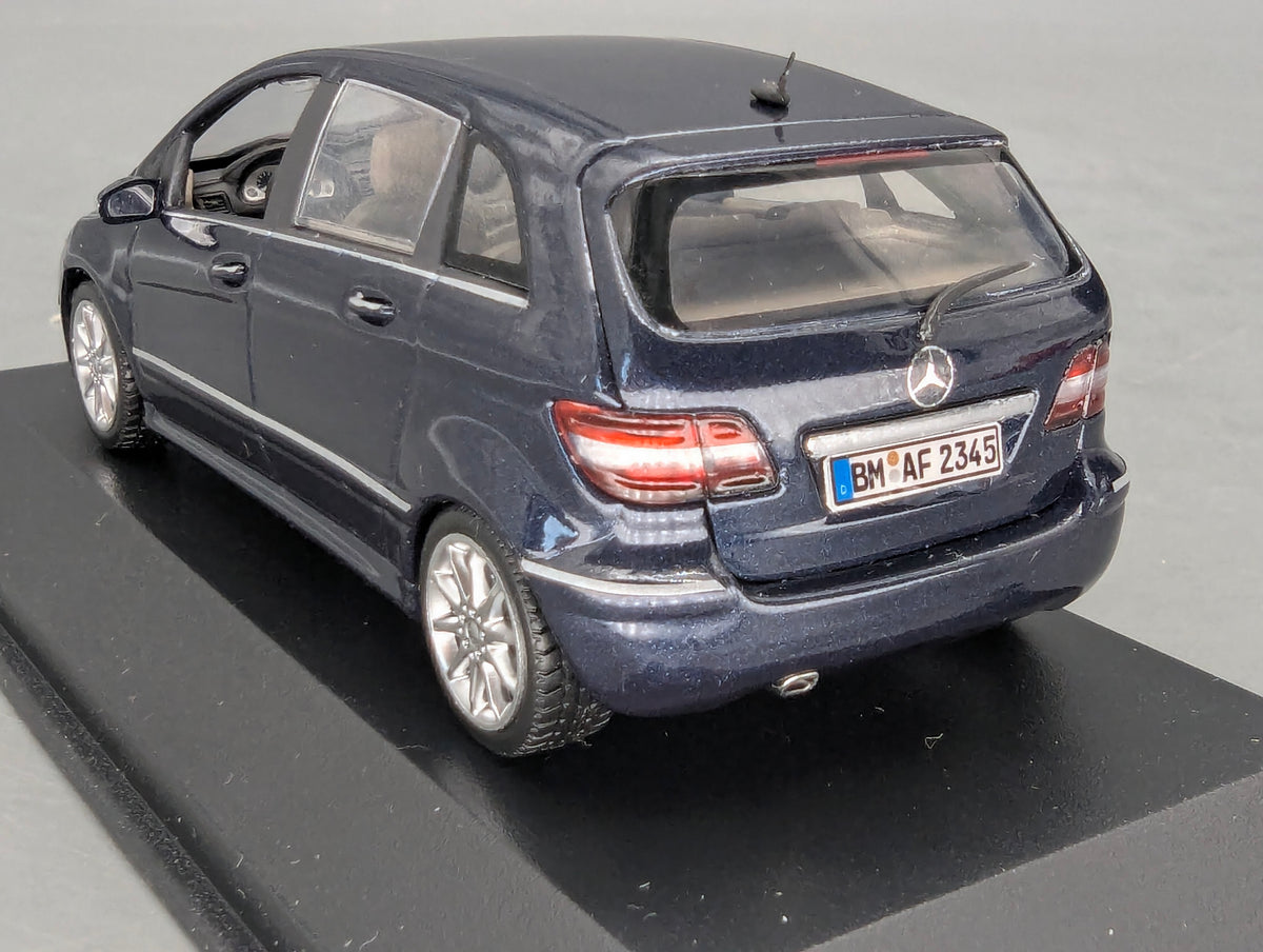 Modellautos 1:43 Minichamps Mercedes-Benz B-Klasse B200 Sport Midnight Blue mit OVP