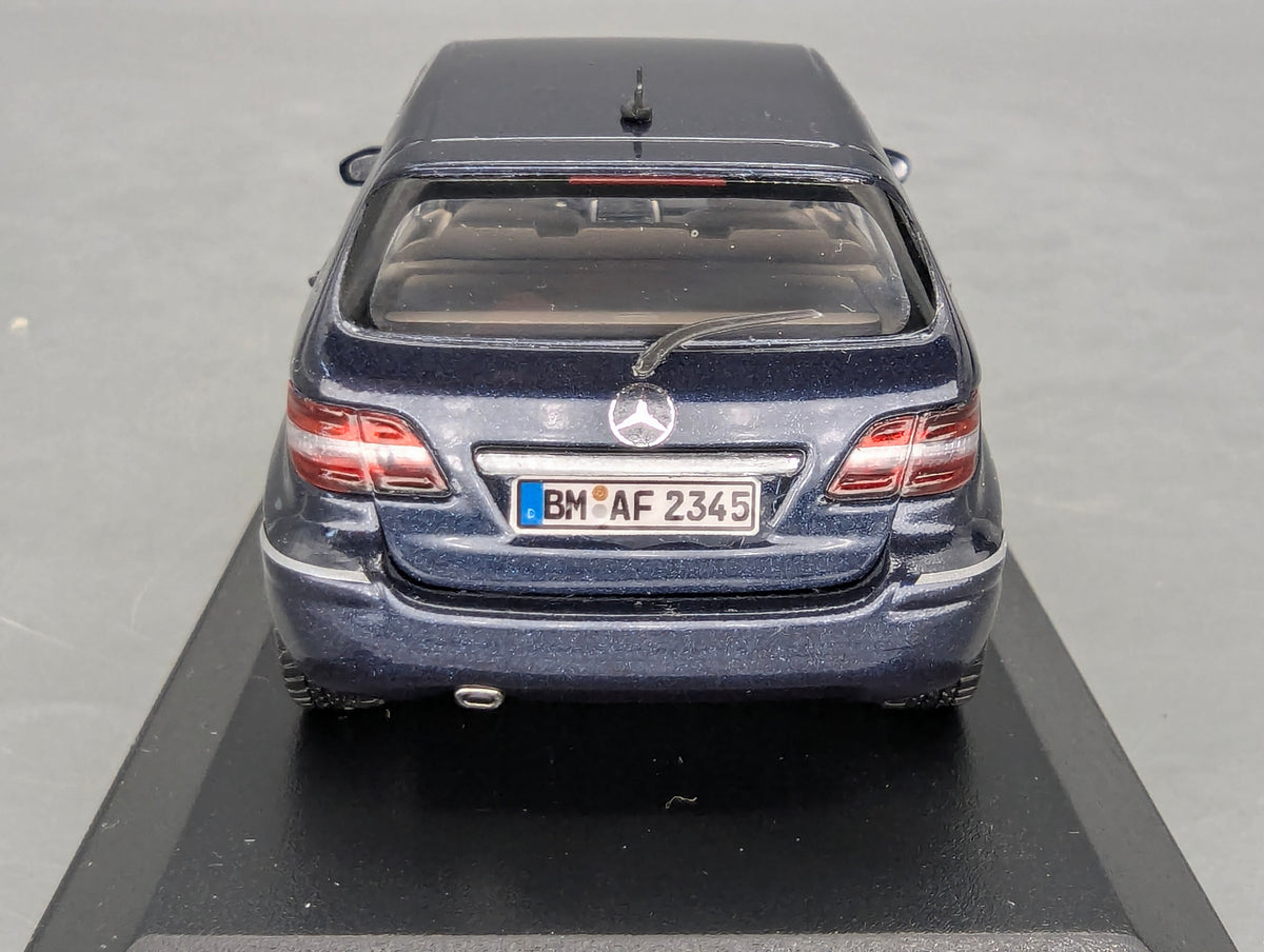Modellautos 1:43 Minichamps Mercedes-Benz B-Klasse B200 Sport Midnight Blue mit OVP