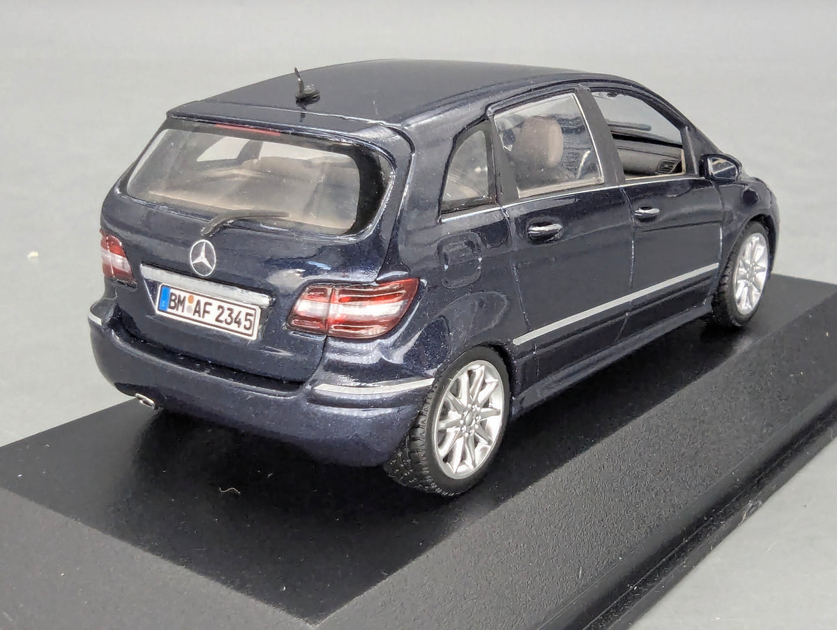Modellautos 1:43 Minichamps Mercedes-Benz B-Klasse B200 Sport Midnight Blue mit OVP