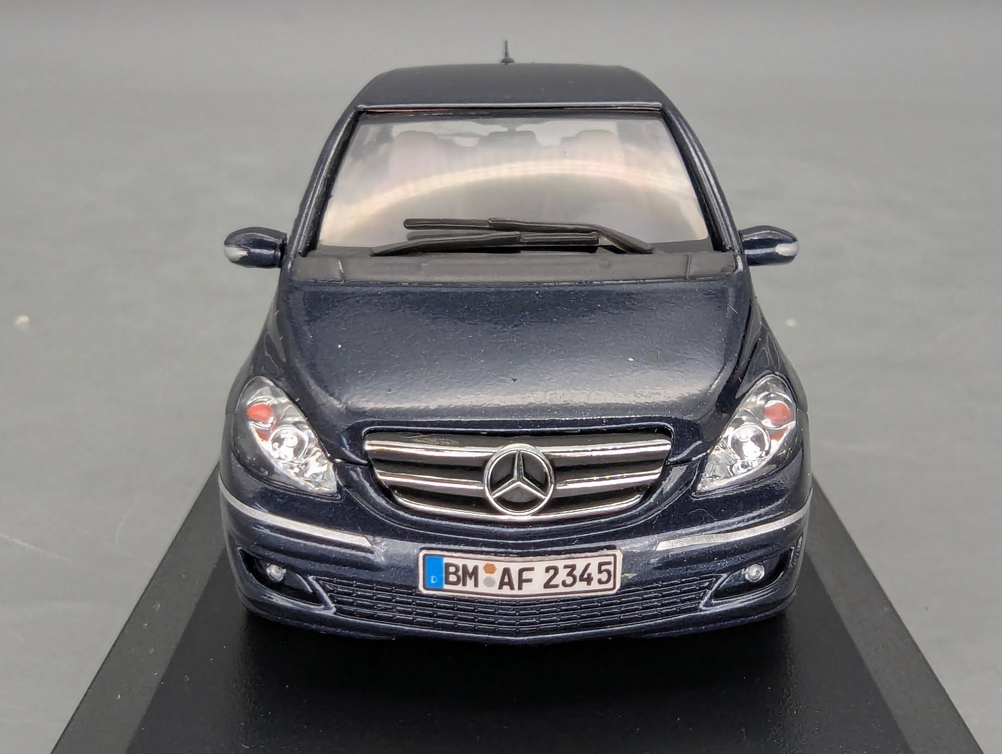 Modellautos 1:43 Minichamps Mercedes-Benz B-Klasse B200 Sport Midnight Blue mit OVP