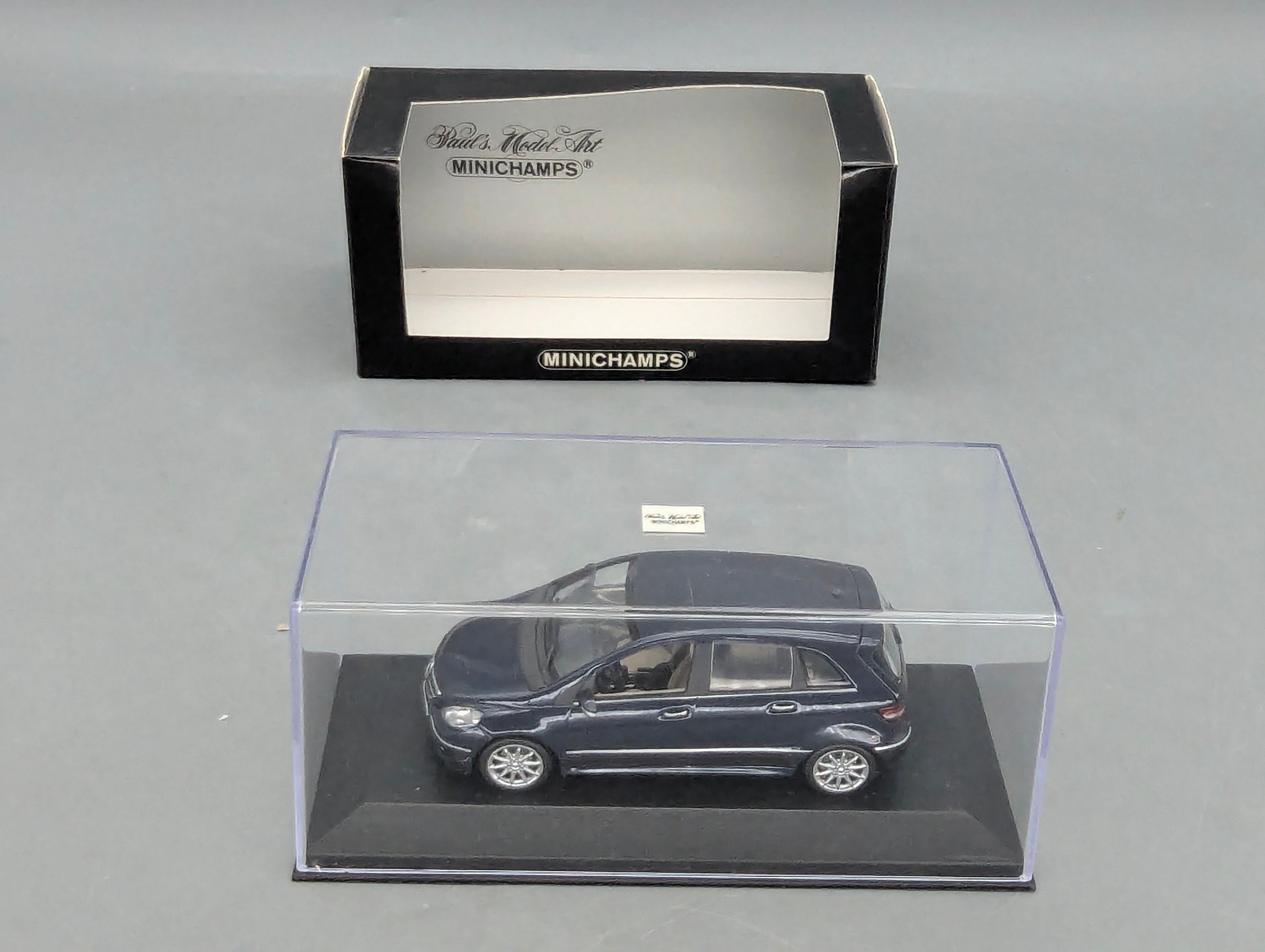 Modellautos 1:43 Minichamps Mercedes-Benz B-Klasse B200 Sport Midnight Blue mit OVP