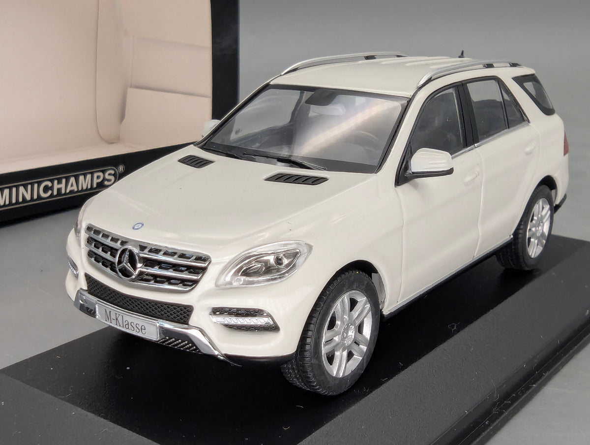Modellautos 1:43 Minichamps Mercedes-Benz M-Klasse W166 2011 Weiß mit OVP