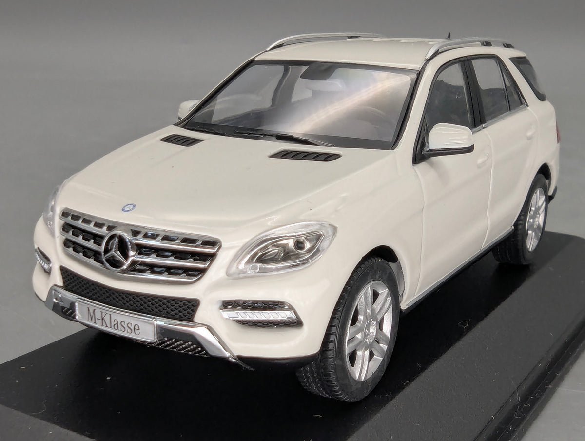 Modellautos 1:43 Minichamps Mercedes-Benz M-Klasse W166 2011 Weiß mit OVP