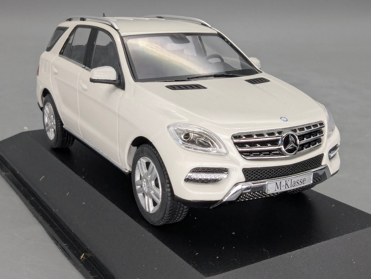 Modellautos 1:43 Minichamps Mercedes-Benz M-Klasse W166 2011 Weiß mit OVP