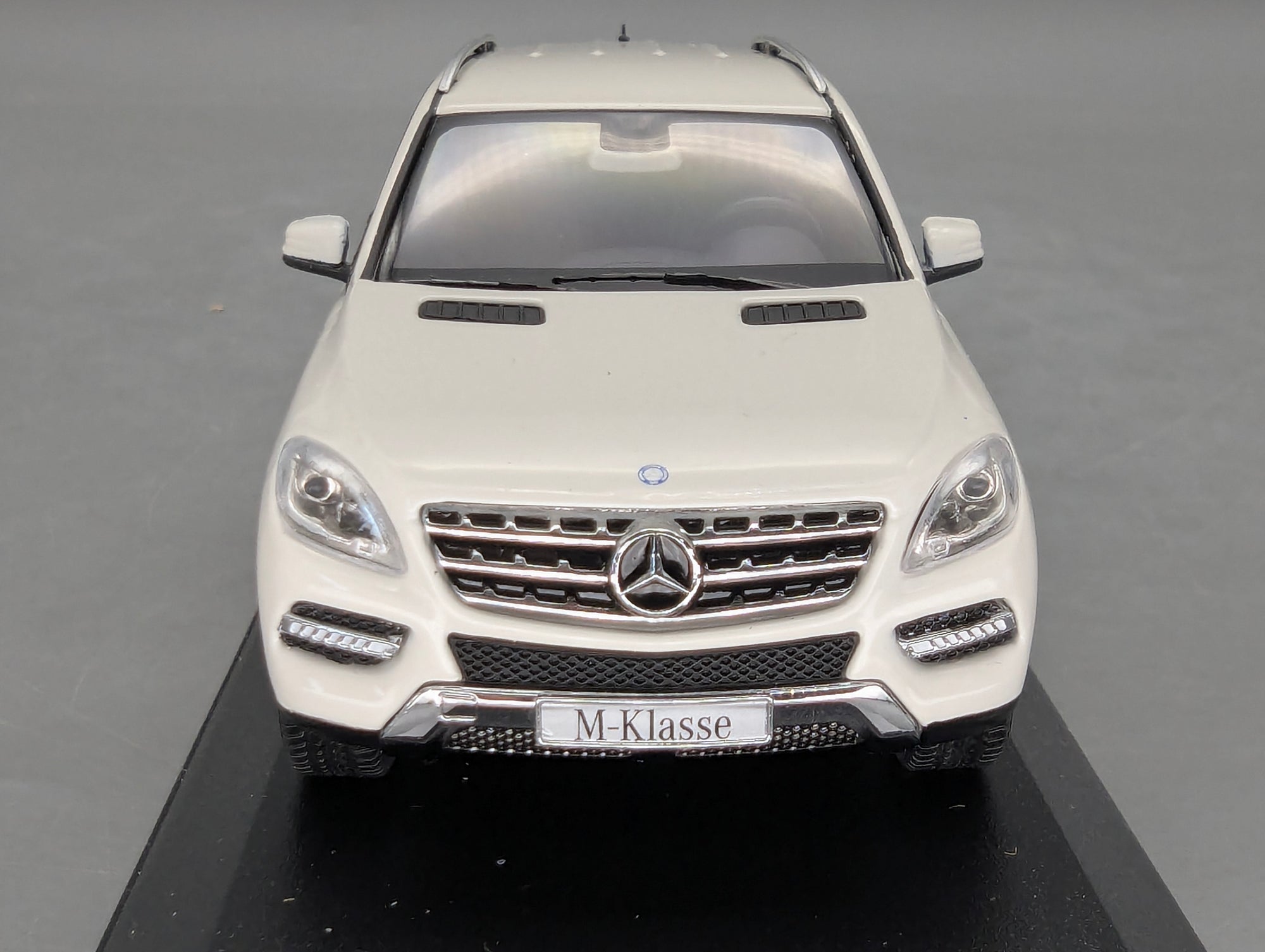 Modellautos 1:43 Minichamps Mercedes-Benz M-Klasse W166 2011 Weiß mit OVP
