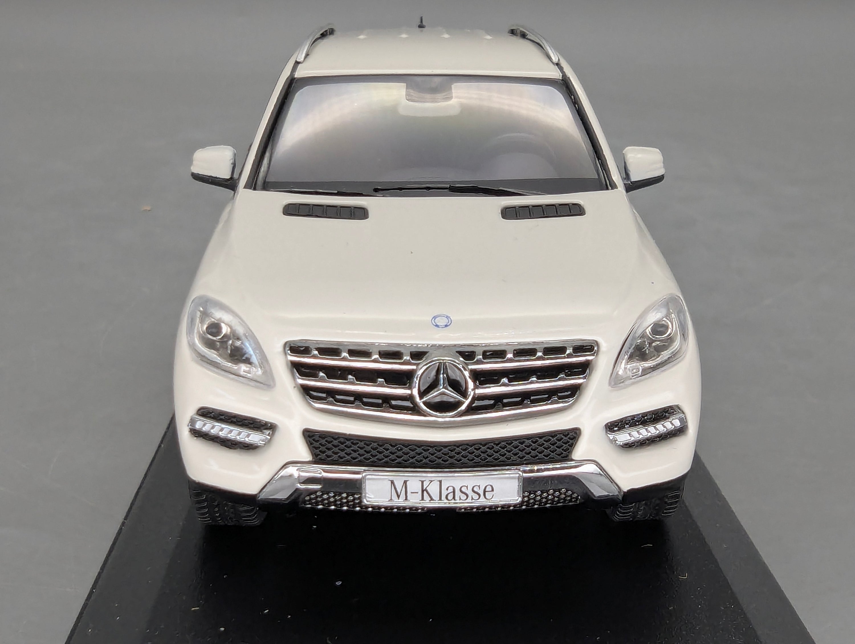 Modellautos 1:43 Minichamps Mercedes-Benz M-Klasse W166 2011 Weiß mit OVP