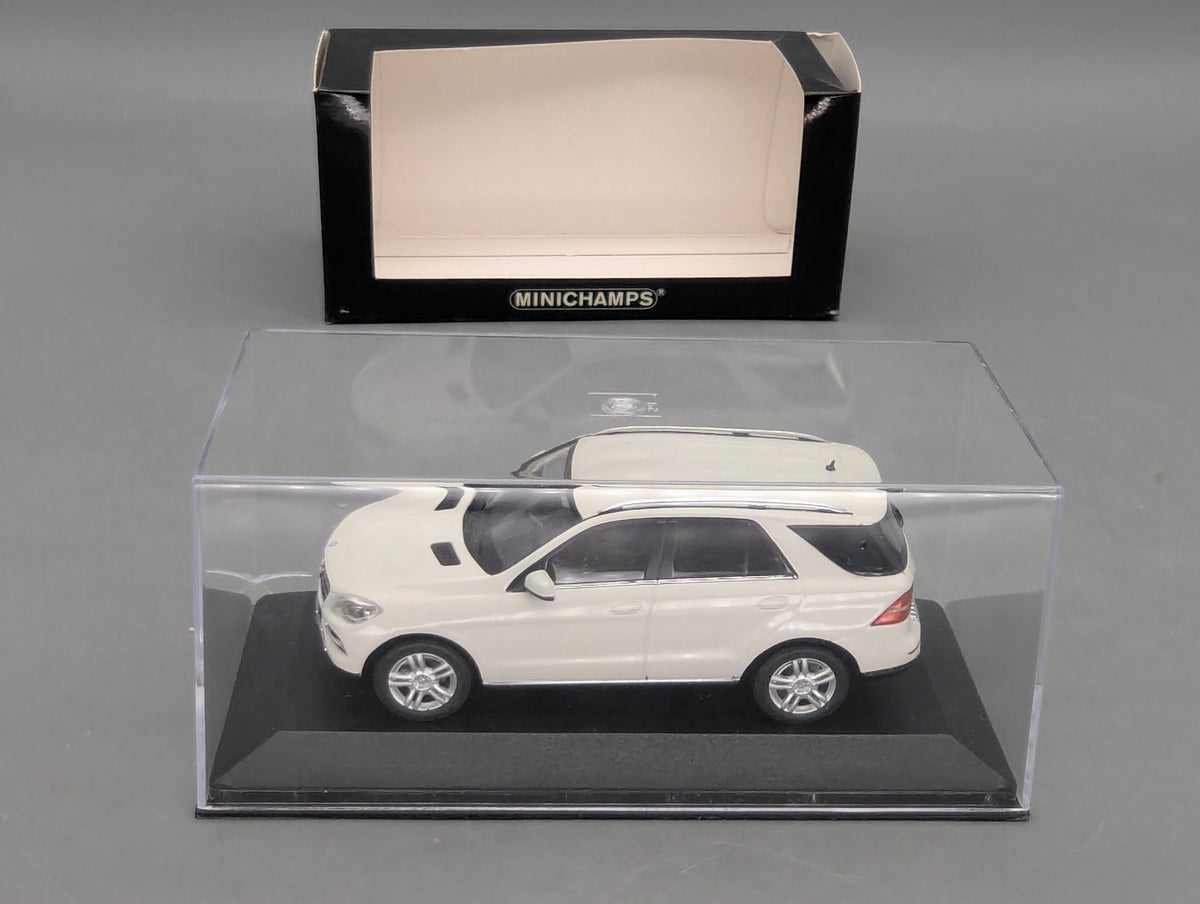 Modellautos 1:43 Minichamps Mercedes-Benz M-Klasse W166 2011 Weiß mit OVP