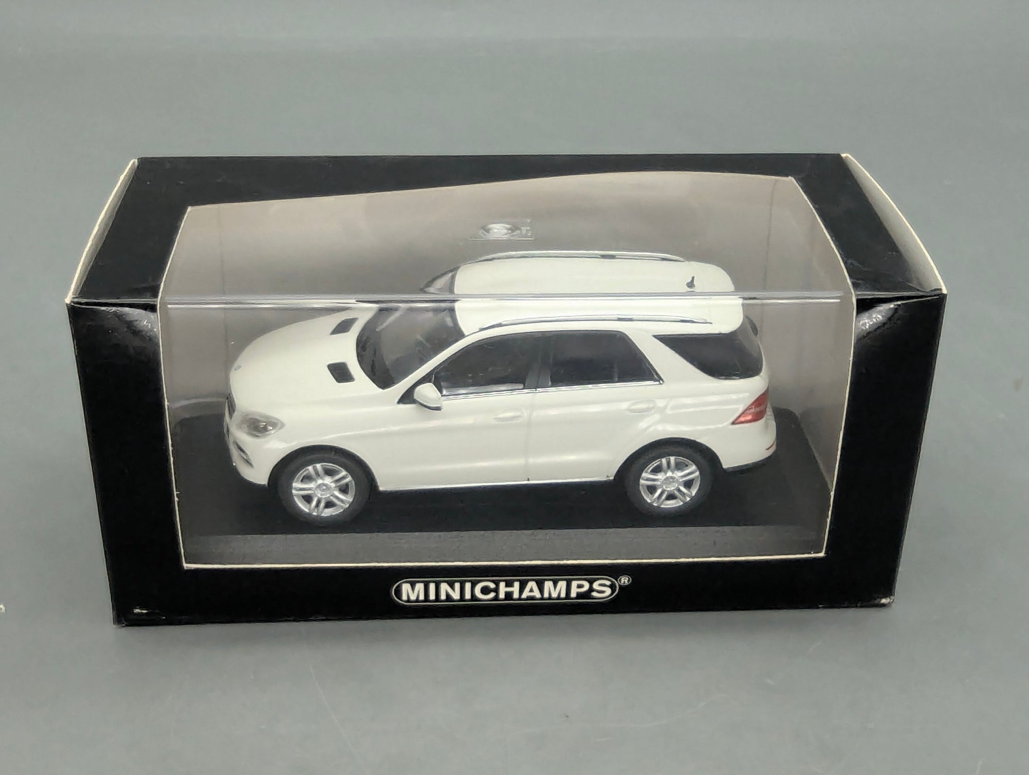Modellautos 1:43 Minichamps Mercedes-Benz M-Klasse W166 2011 Weiß mit OVP