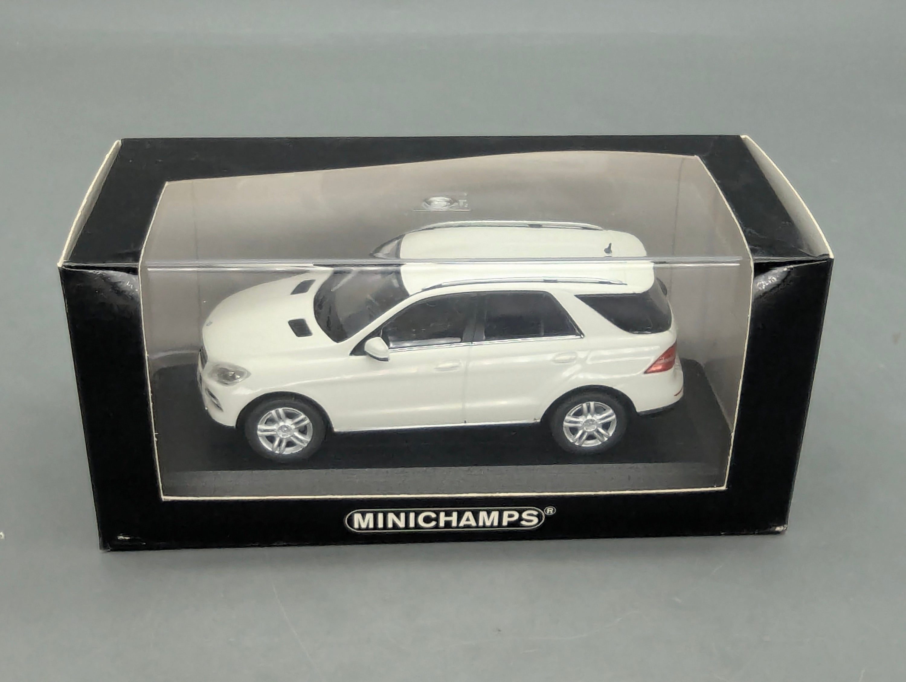 Modellautos 1:43 Minichamps Mercedes-Benz M-Klasse W166 2011 Weiß mit OVP