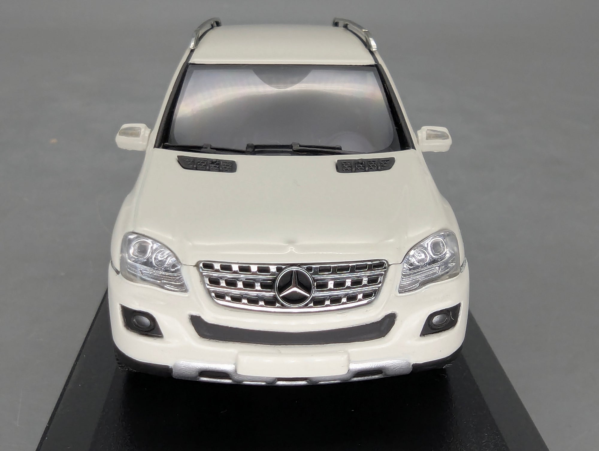 Modellautos 1:43 Minichamps Mercedes-Benz M-Klasse W164 2005 Weiß mit OVP