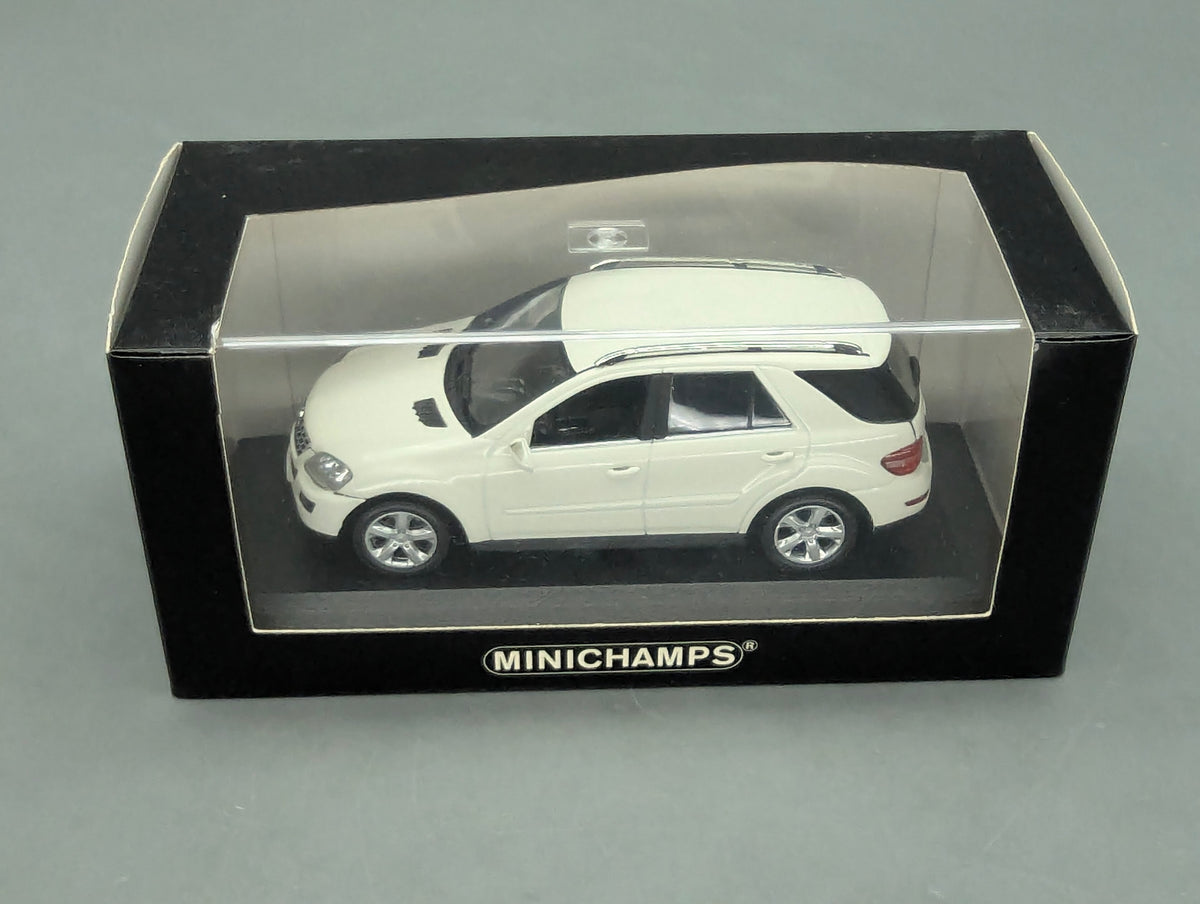 Modellautos 1:43 Minichamps Mercedes-Benz M-Klasse W164 2005 Weiß mit OVP