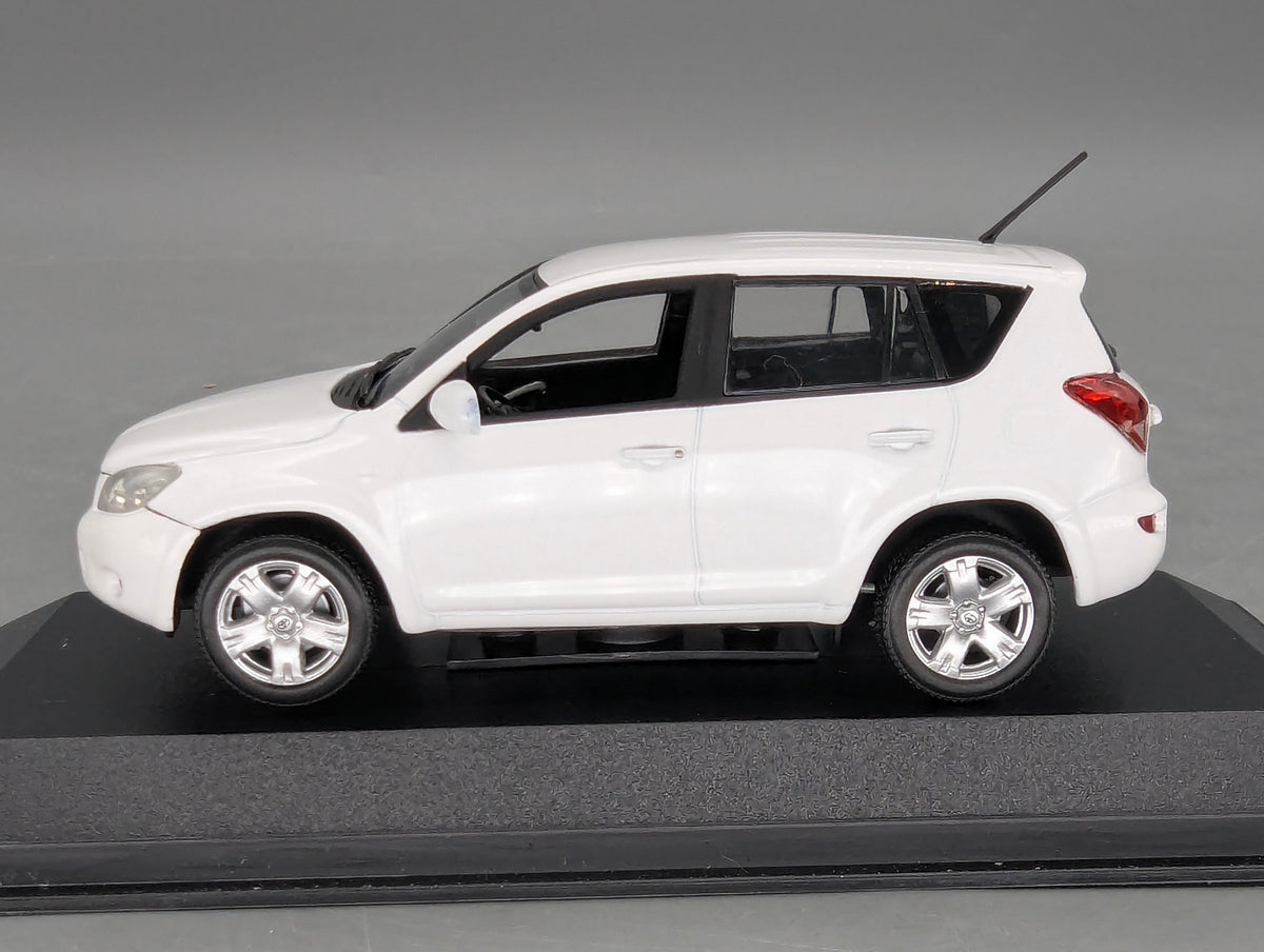 Modellautos 1:43 Minichamps Toyota RAV4 2006 White Schneeweiß mit OVP