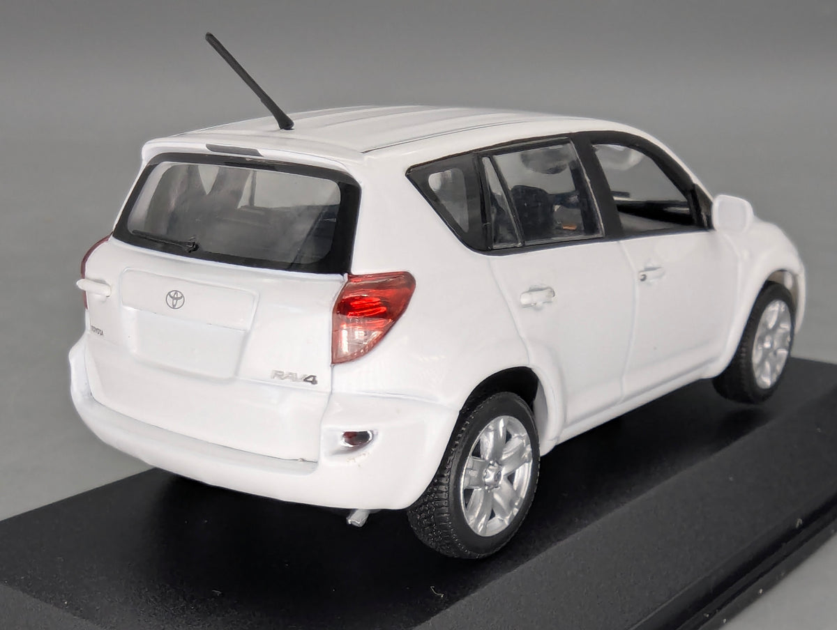 Modellautos 1:43 Minichamps Toyota RAV4 2006 White Schneeweiß mit OVP