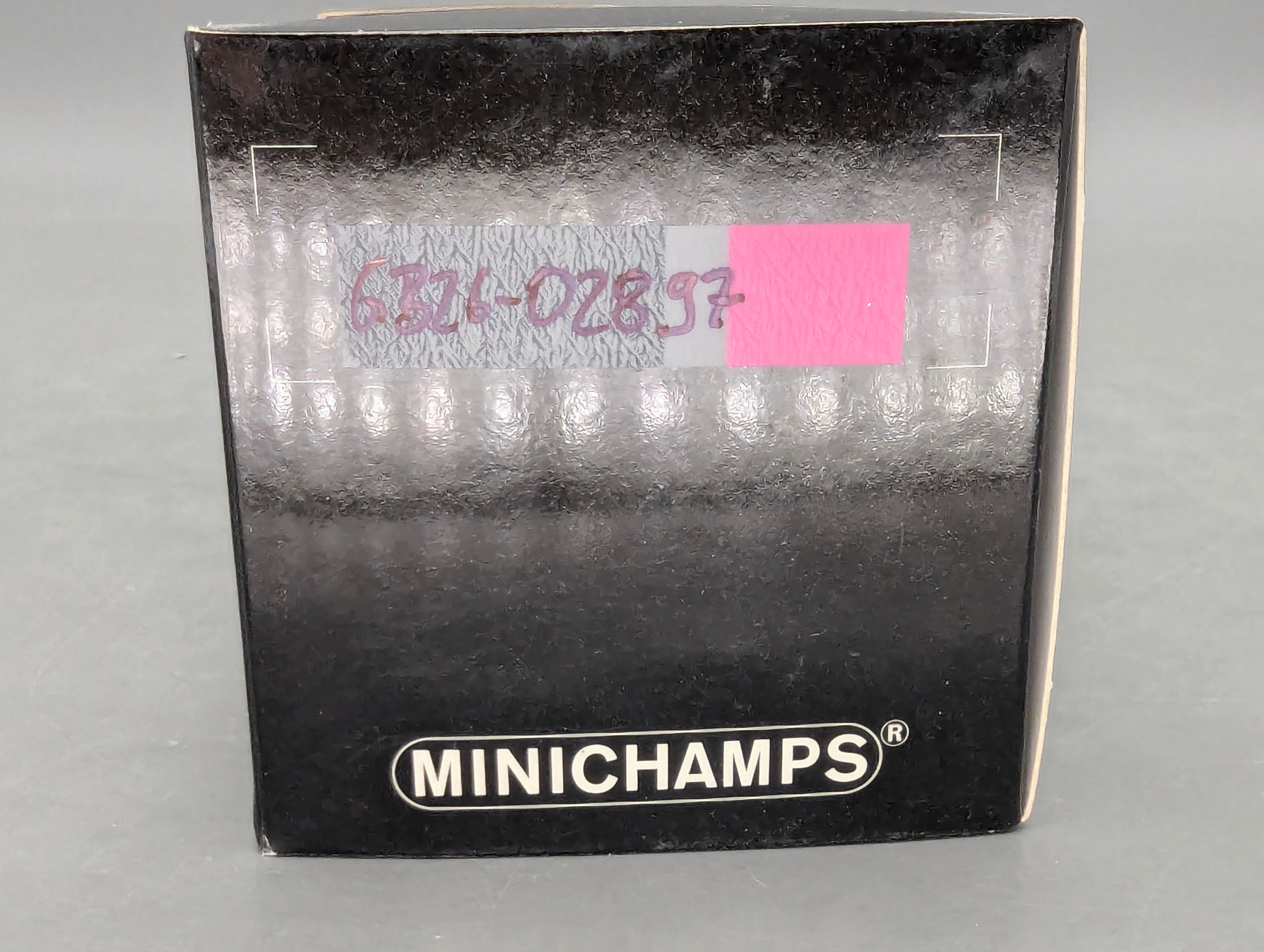 Modellautos 1:43 Minichamps Toyota RAV4 2006 White Schneeweiß mit OVP