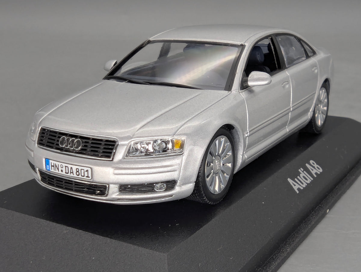 Modellautos 1:43 Minichamps Audi A8 4.2 Coupe Eissilber Metallic Silber mit Dealer OVP