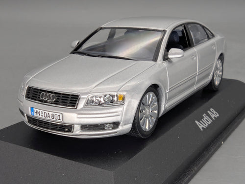 Automodell 1:43 Minichamps Audi A8 4.2 Coupe Eissilber Met. Silber Dealer OVP