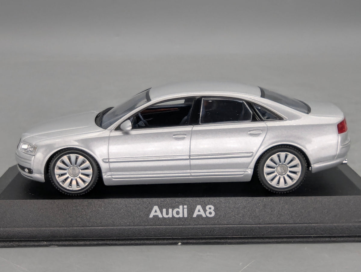 Modellautos 1:43 Minichamps Audi A8 4.2 Coupe Eissilber Metallic Silber mit Dealer OVP