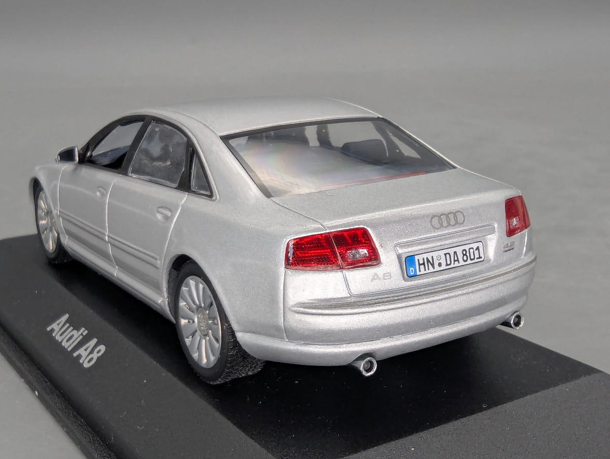 Modellautos 1:43 Minichamps Audi A8 4.2 Coupe Eissilber Metallic Silber mit Dealer OVP