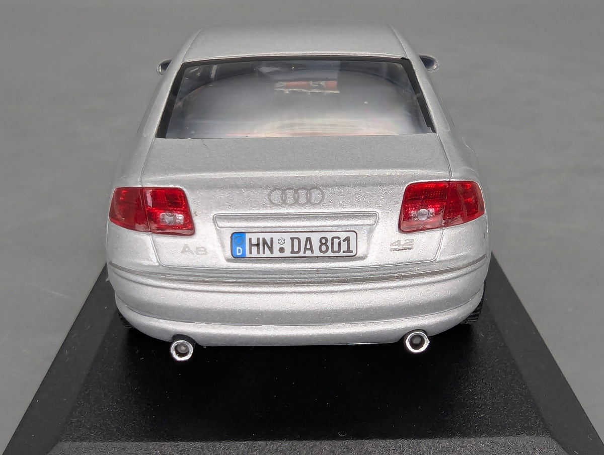 Modellautos 1:43 Minichamps Audi A8 4.2 Coupe Eissilber Metallic Silber mit Dealer OVP