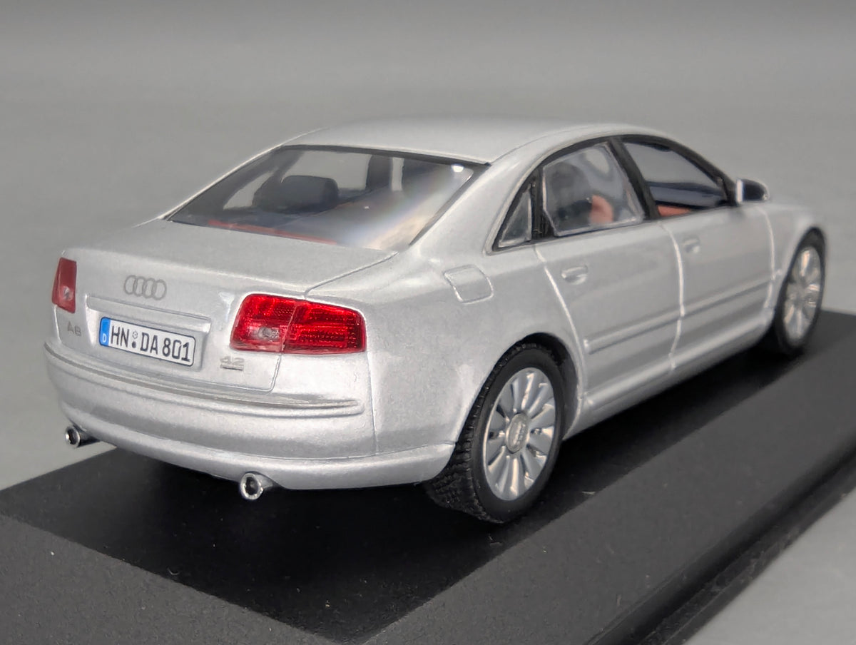 Modellautos 1:43 Minichamps Audi A8 4.2 Coupe Eissilber Metallic Silber mit Dealer OVP