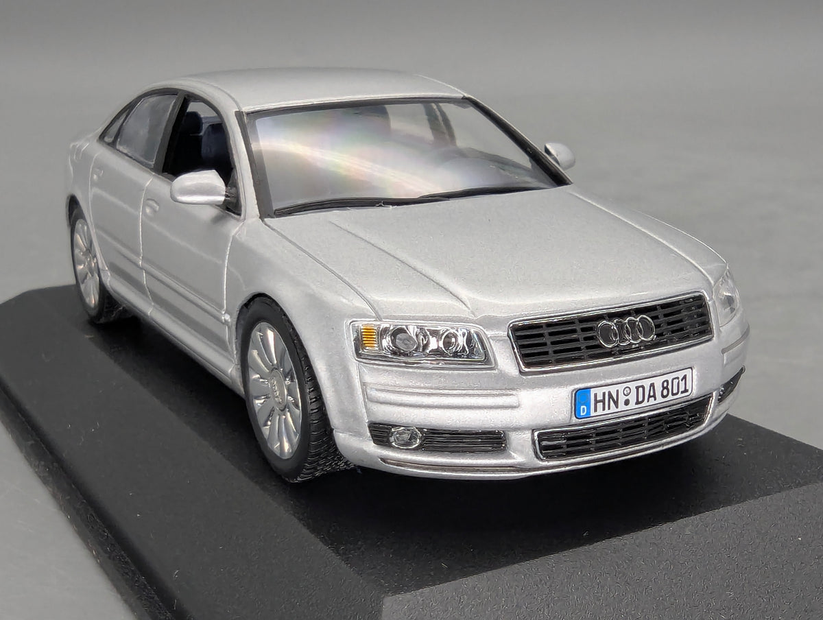 Modellautos 1:43 Minichamps Audi A8 4.2 Coupe Eissilber Metallic Silber mit Dealer OVP