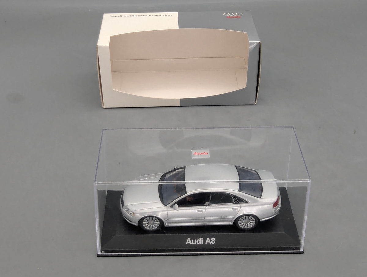 Modellautos 1:43 Minichamps Audi A8 4.2 Coupe Eissilber Metallic Silber mit Dealer OVP