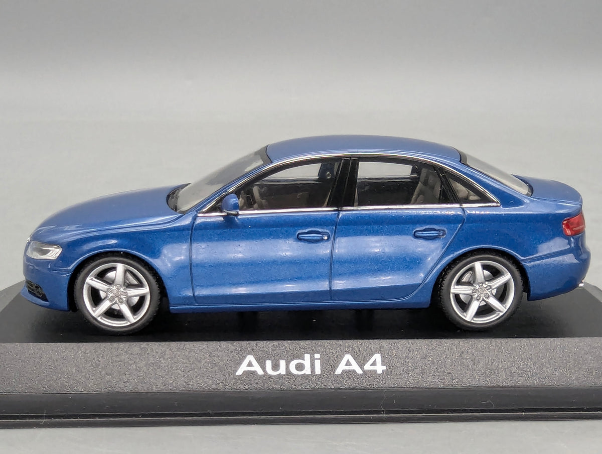 Modellautos 1:43 Minichamps Audi A4 3.2 Quattro Aruba Blau Metallic mit Dealer OVP